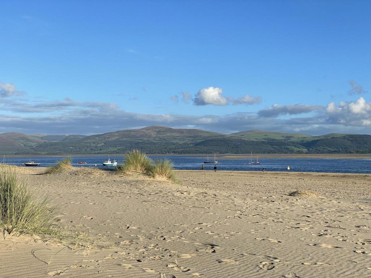 Lovely Seafront 2 Bedroom Apartment 4 Aberdyfi Eksteriør bilde