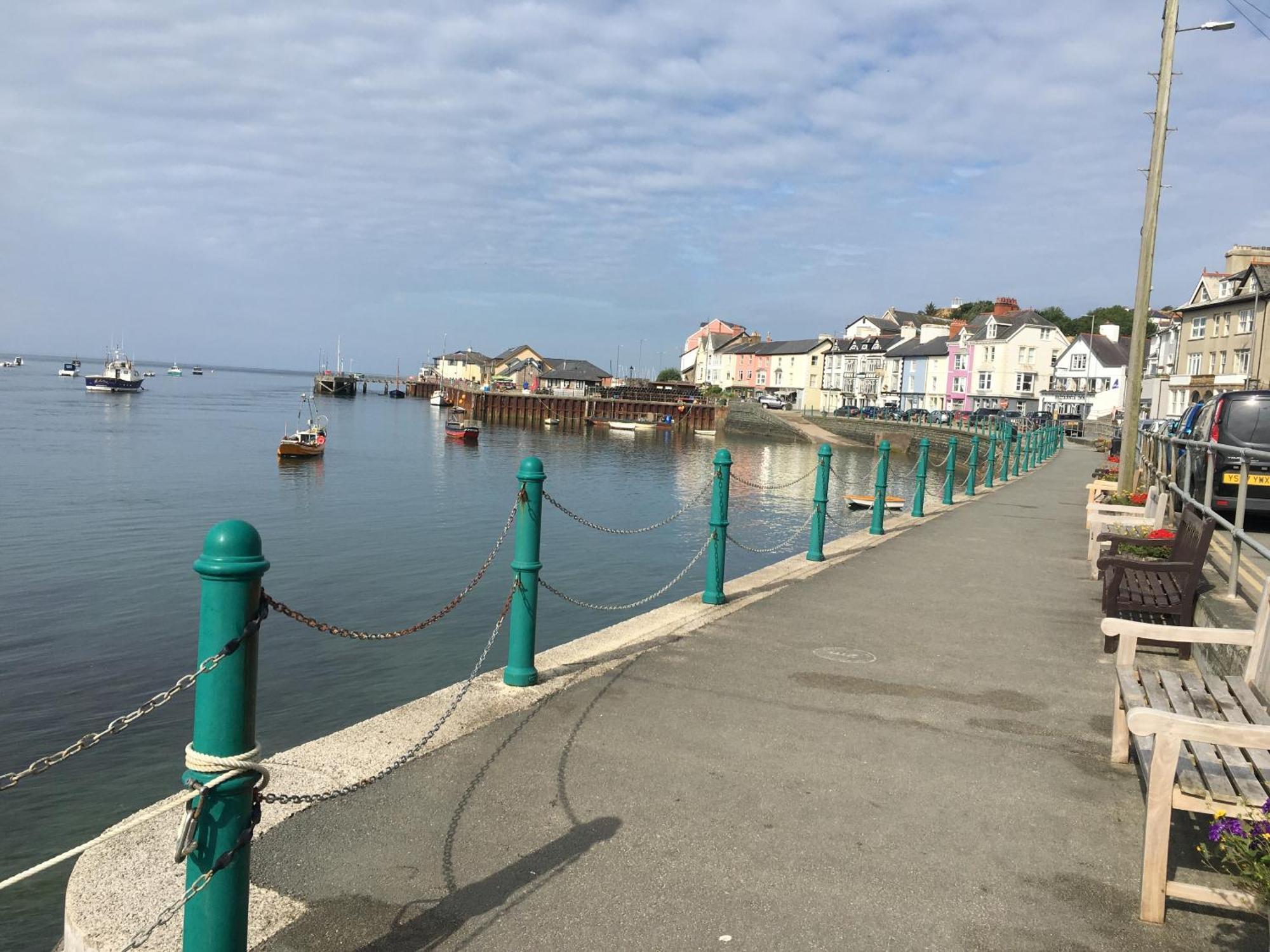 Lovely Seafront 2 Bedroom Apartment 4 Aberdyfi Eksteriør bilde